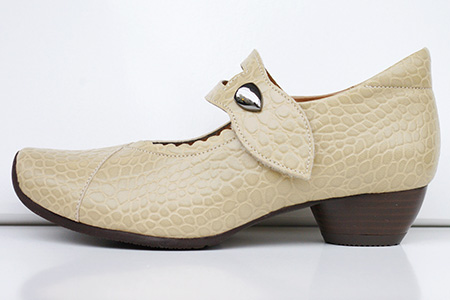 外反母趾予防パンプス