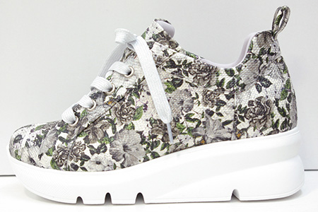 外反母趾予防ウォーキングシューズ