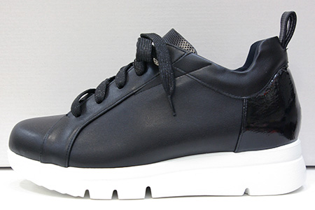 外反母趾予防ウォーキングシューズ